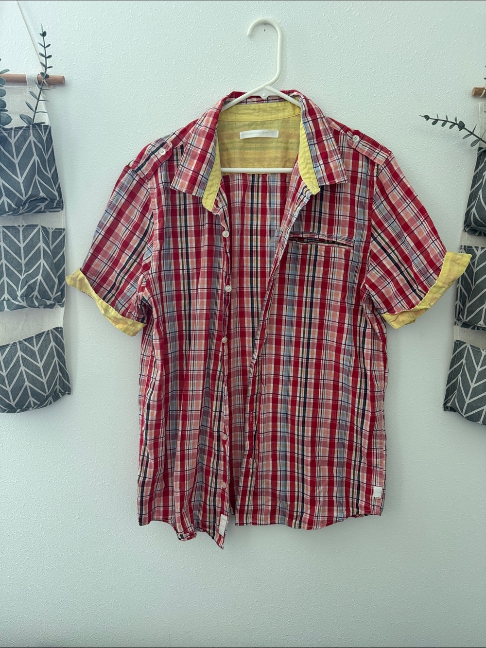 Casual Men's Red Plaid Short-Sleeve Button-Down Shirt with Yellow Contrast